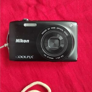 Nikon s3200 Digital Camera. Black.
